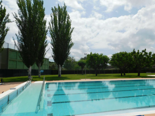 La Bustia activitats piscina estiu Abrera