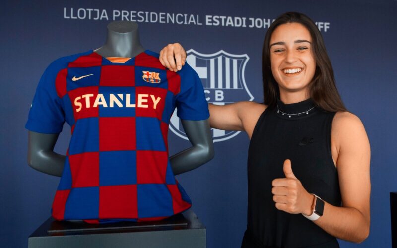La Bustia Jana Fernandez signa Barça Sant Esteve
