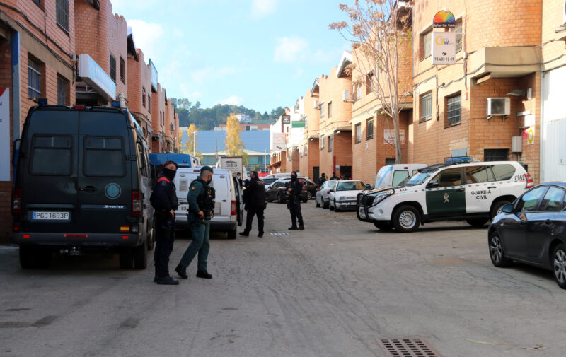 La Bustia operatiu policial Sant Andreu (4)