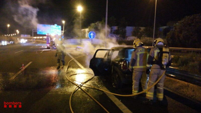 La Bustia vehicle cremat A2 Sant Andreu