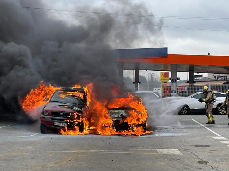 La Bustia cotxes cremats Sant Andreu