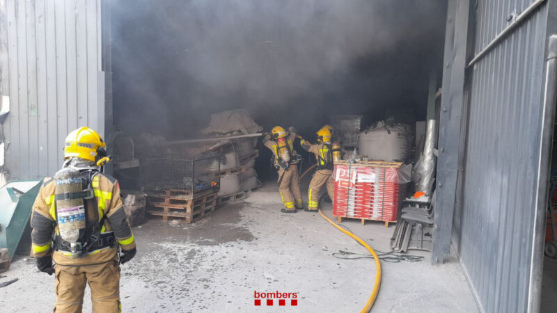 La Bustia incendi empresa Sant Andreu (1)