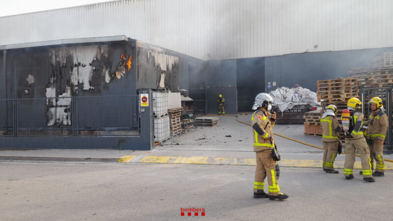 La Bustia incendi empresa Sant Andreu (2)