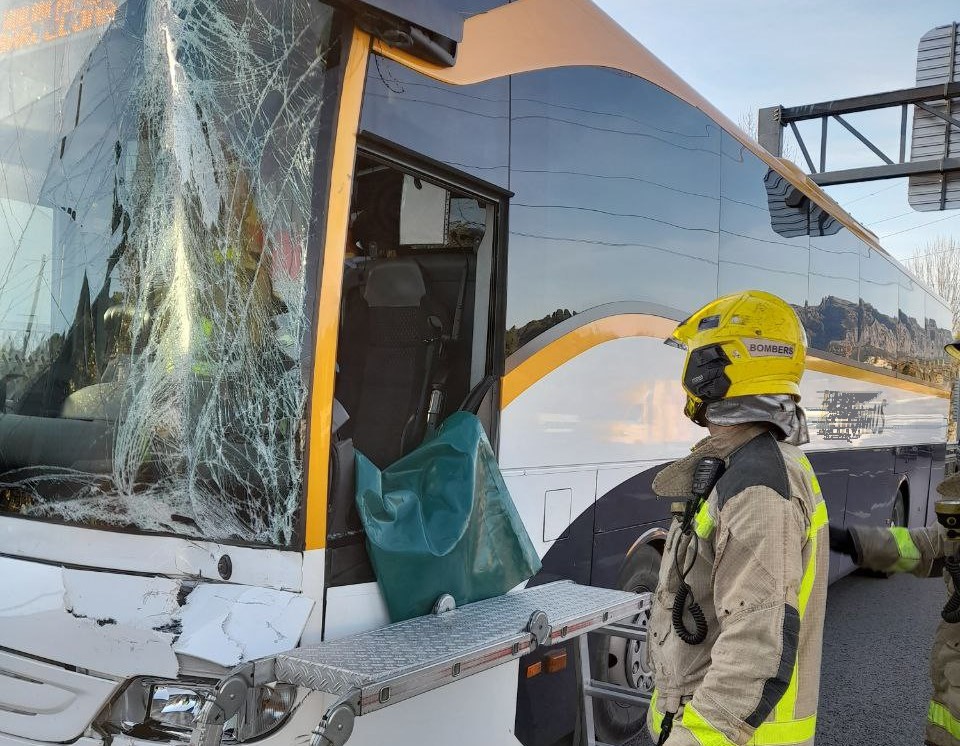 La Bustia accident camio i autocar A2 Esparreguera