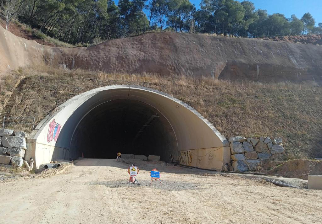 La Bustia B40 tunel exterior Olesa