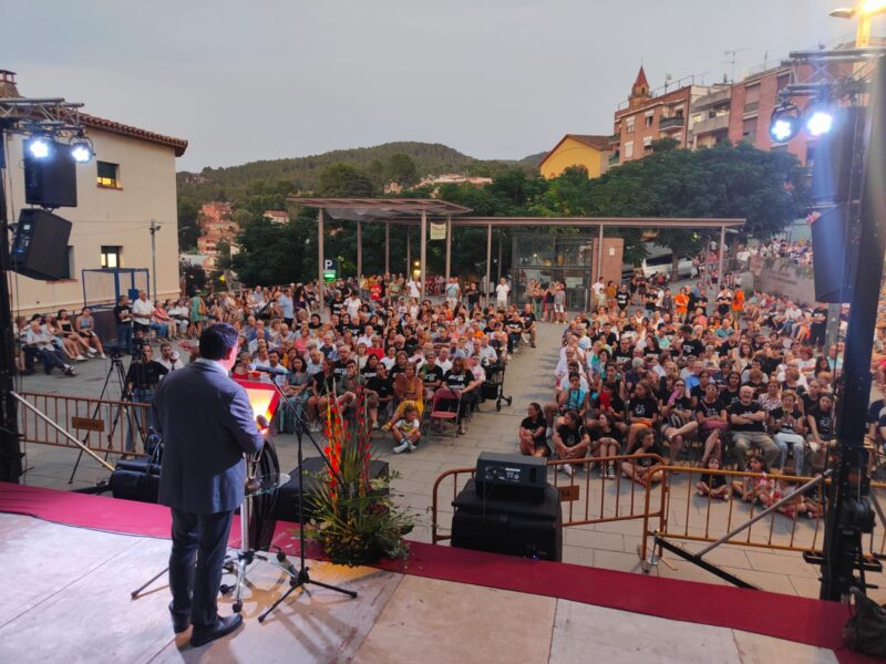 La Bustia public i alcalde prego Escoles Gelida Teatre Festa Major Gelida 2023