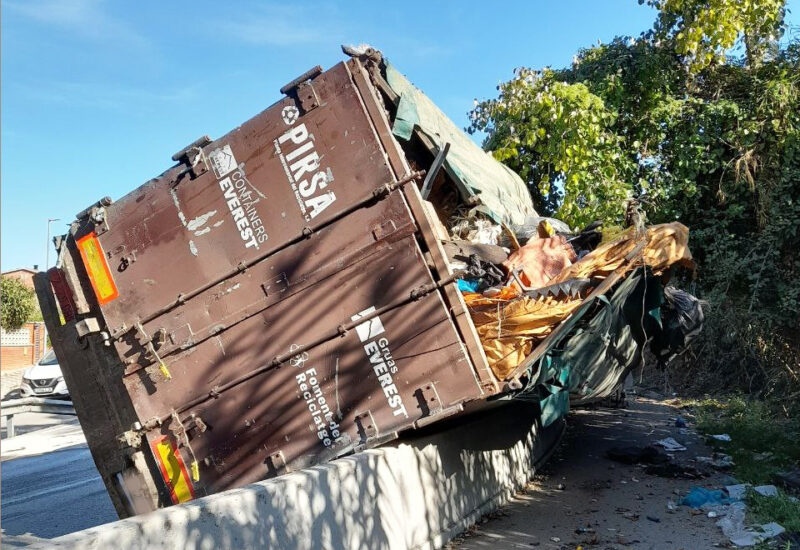 La Bustia camio escombraries bolcat 27 setembre 2023 Esparreguera