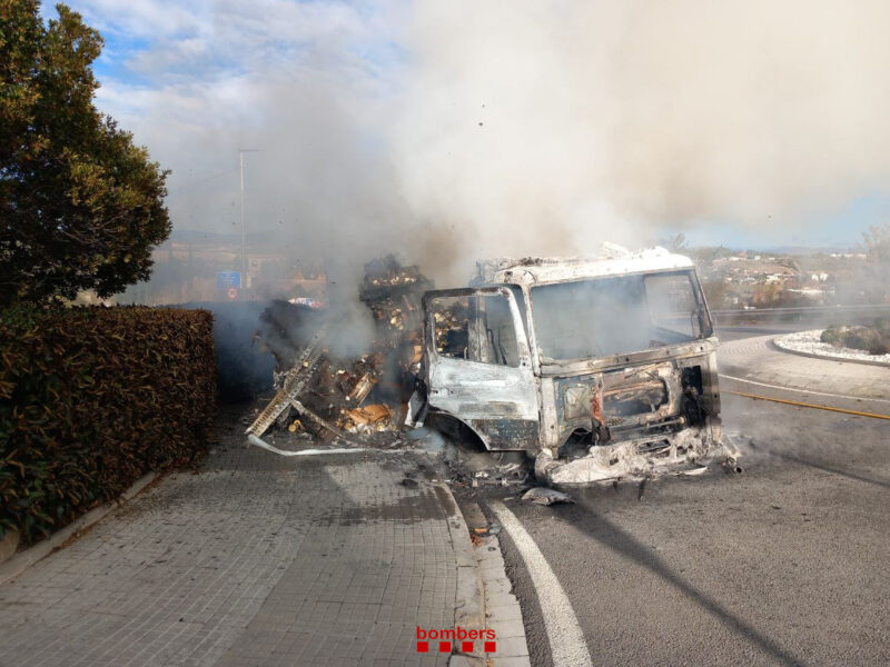 La Bustia camio cremat Gelida 22 desembre