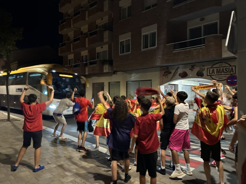 La Bustia celebracio final Eurocopa Espanya 14 juliol 2024 Olesa 1