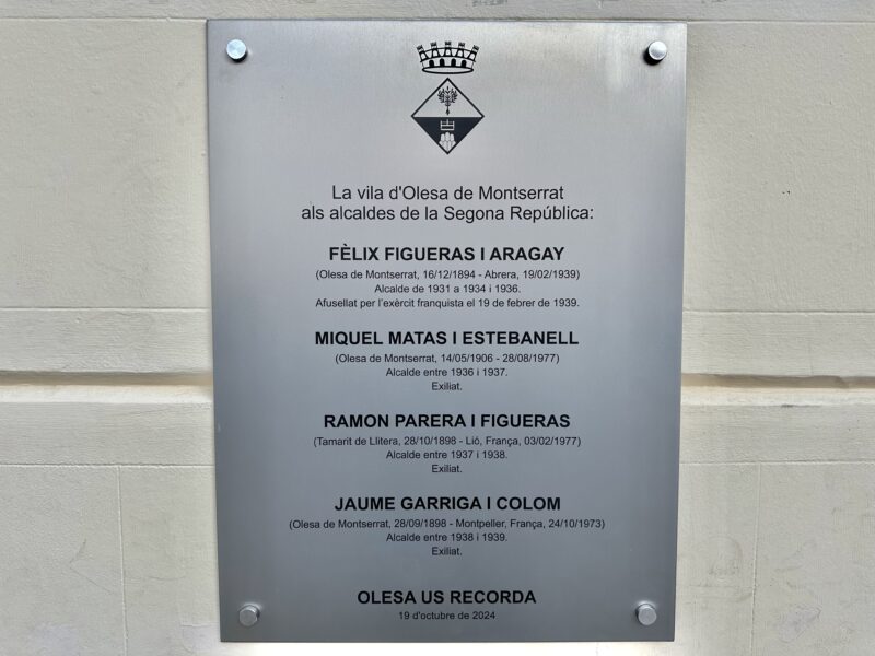 La Bustia placa homenatge 4 alcaldes II Republica Olesa