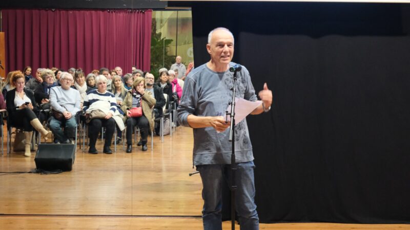 La Bustia acte arxiu final causa institut El Palau Sant Andreu 3