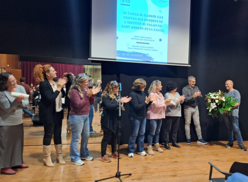 La Bustia acte tancament cas contra docents 1O i reparacio institut El Palau Sant Andreu