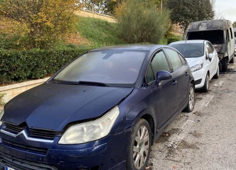 La Bustia vehicles estacionats carrer cami torrassa Martorell 3