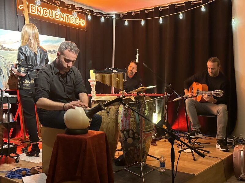 La Bustia Concert Conexiones musics i pintora Olesa a Encuentro Abrera 5