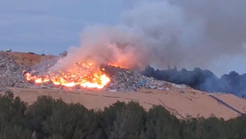 La Bustia incendi abocador Can Mata 22 gener 2