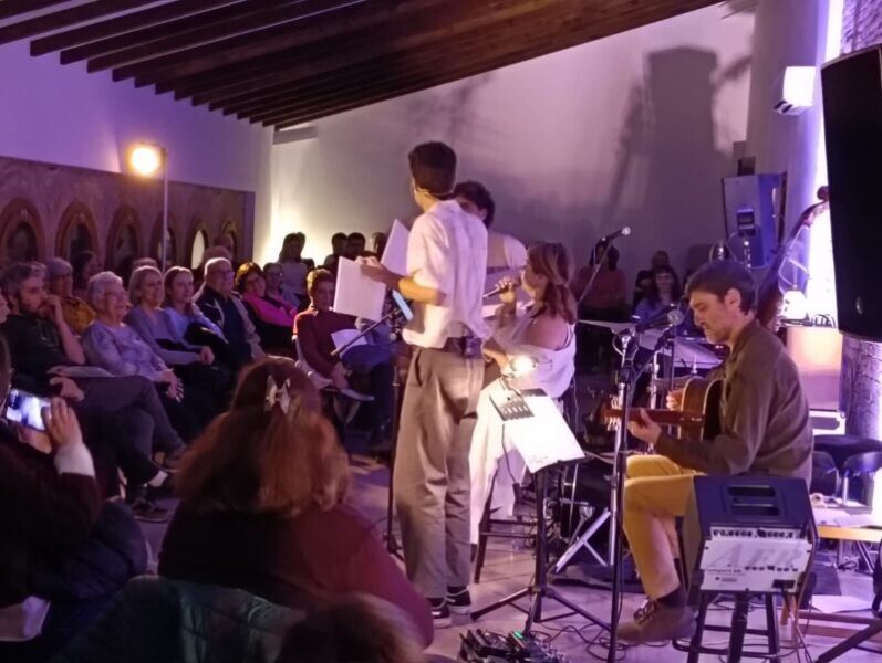 La Bustia Canta Babel Gelida 1