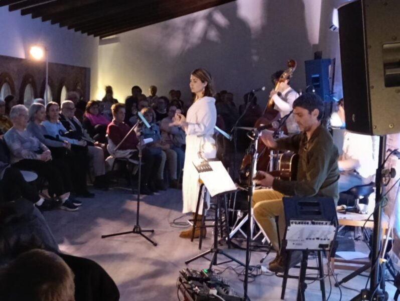 La Bustia Canta Babel Gelida 10