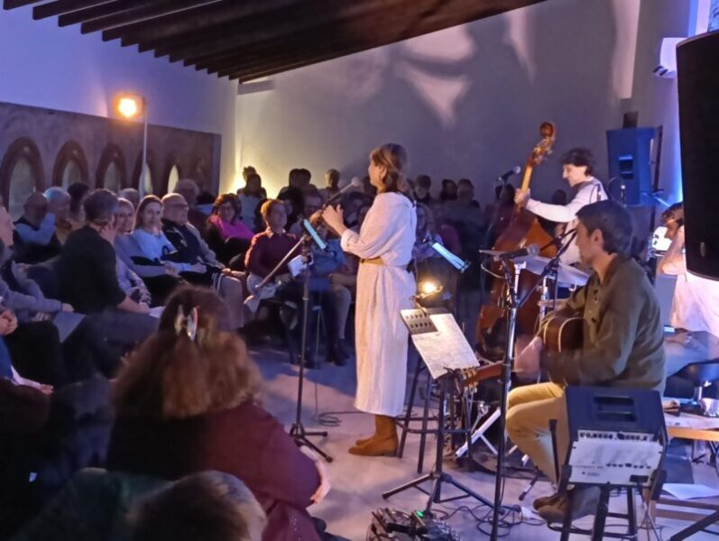 La Bustia Canta Babel Gelida 7