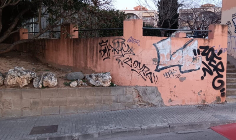 La Bustia acte vandalic pintades Abrera 2