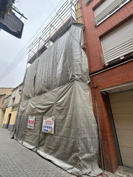 La Bustia obres placa del Centre Esparreguera 2025