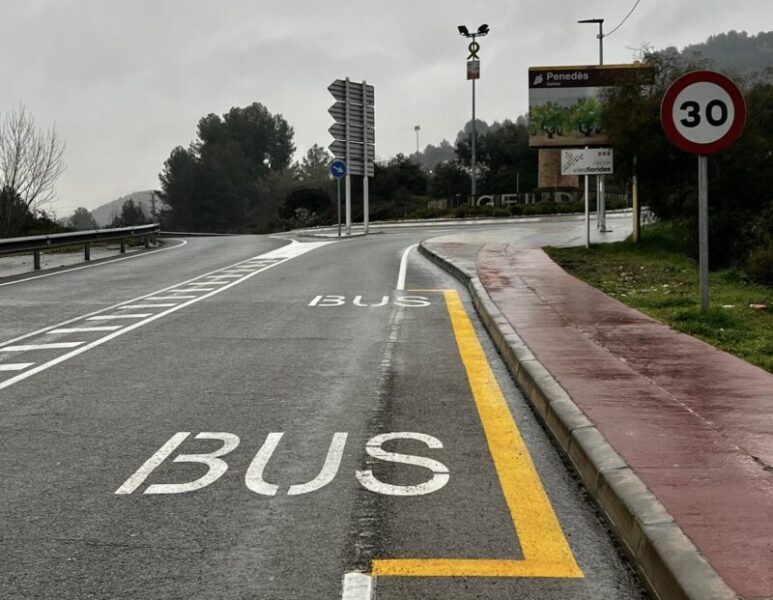 La Bustia parada bus Gelida UAB 17 febrer 2025