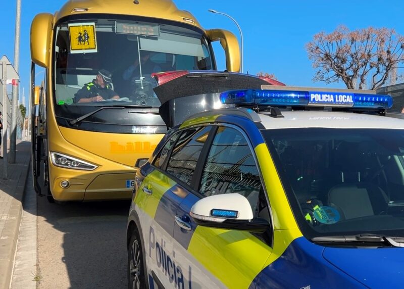 La Bustia revisio autocars Policia Local Sant Esteve