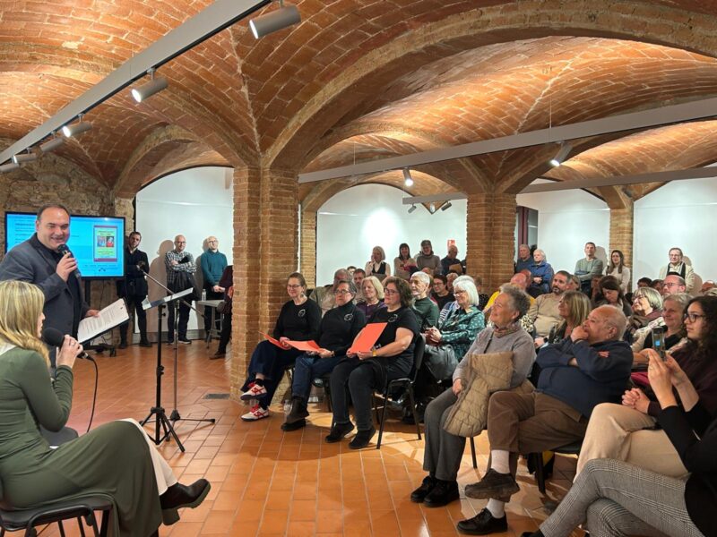 La Bustia Jessica del Moral presentacio llibre Sant Esteve foto Aj