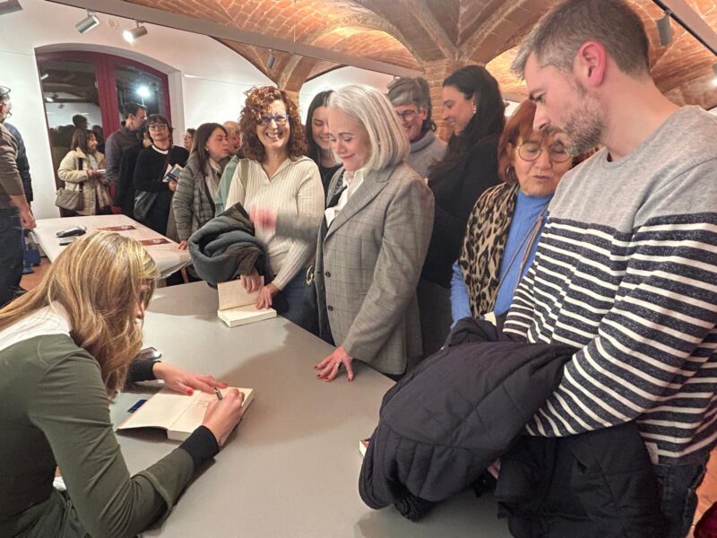 La Bustia Jessica del Moral presentacio llibre Sant Esteve foto Aj