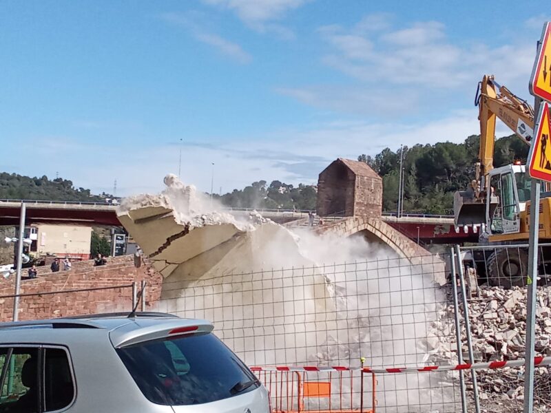 La Bustia enderroc casa costat Pont Diable Martorell