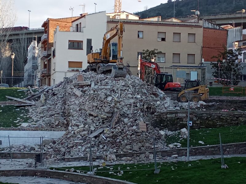 La Bustia enderroc casa costat Pont Diable Martorell