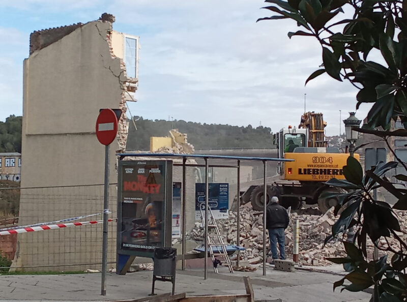 La Bustia enderroc casa costat Pont Diable Martorell