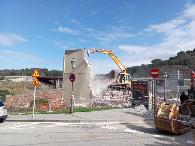 La Bustia enderroc casa costat Pont Diable Martorell