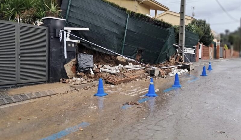 La Bustia incidencia casa pluges i canvi parada bus urba Carpes Abrera