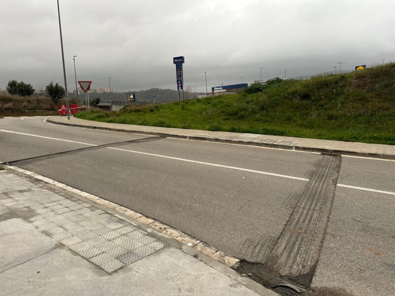 La Bustia obres entrada Olesa 2025