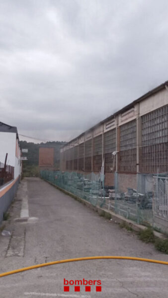La Bustia incendi nau palets C55 Olesa 11 abril 2025