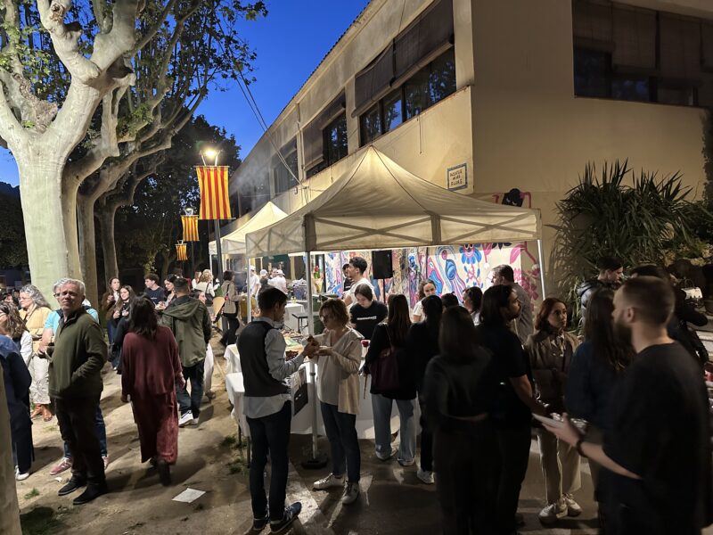 La Bustia llibres i roses Sant Jordi 2025 Olesa