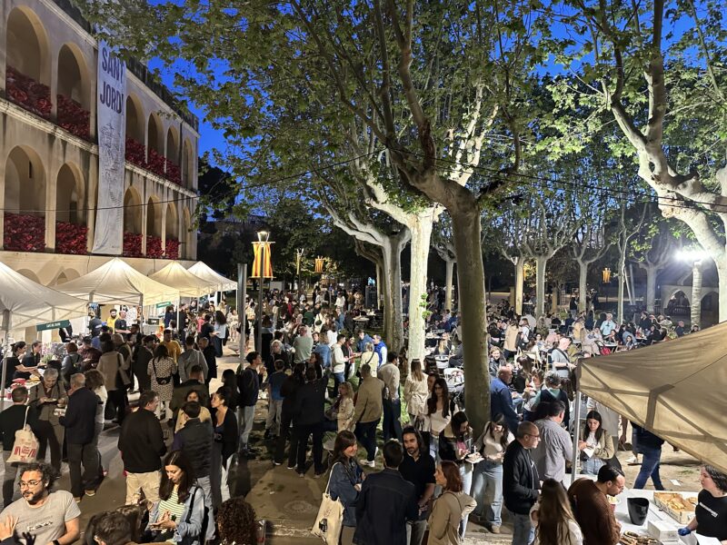 La Bustia llibres i roses Sant Jordi 2025 Olesa