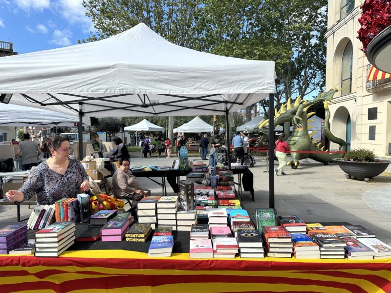 La Bustia llibres i roses Sant Jordi 2025 Olesa