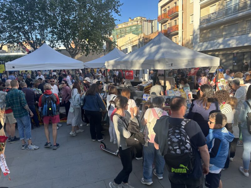 La Bustia llibres i roses Sant Jordi 2025 Olesa