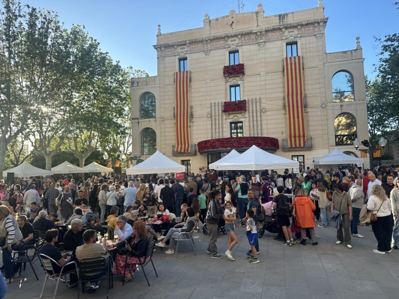 La Bustia llibres i roses Sant Jordi 2025 Olesa