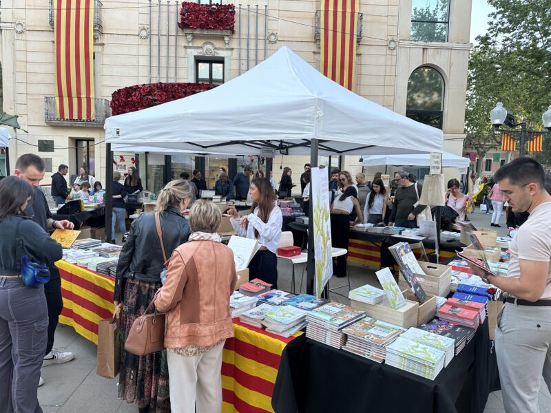 La Bustia llibres i roses Sant Jordi 2025 Olesa