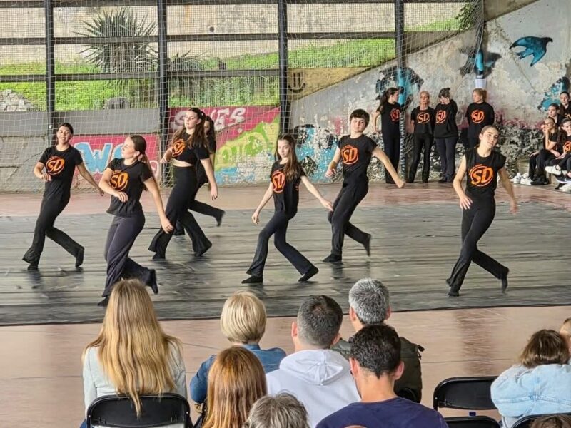 La Bustia mostra dansa Sant Esteve