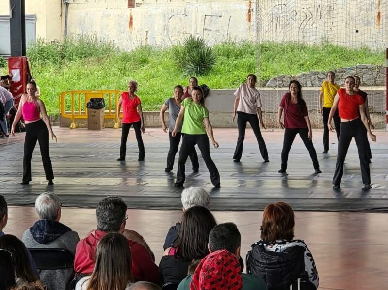 La Bustia mostra dansa Sant Esteve