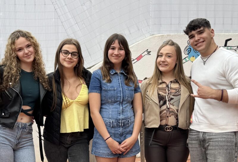 La Bustia Emma Garcia Carla Calvo Layna Fernandez Lluna Guzman Oliver Filgaira 2025