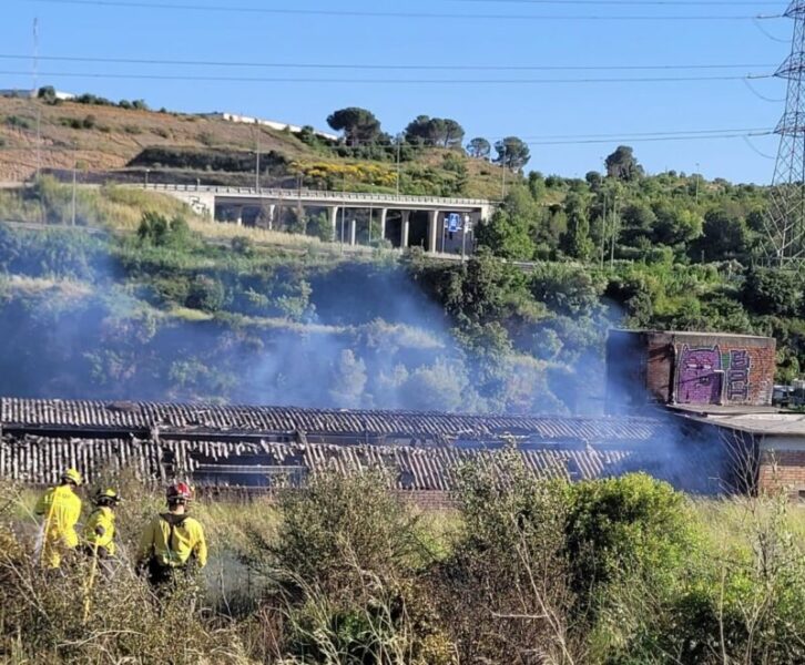 La Bustia incendi naus palets Esparreguera