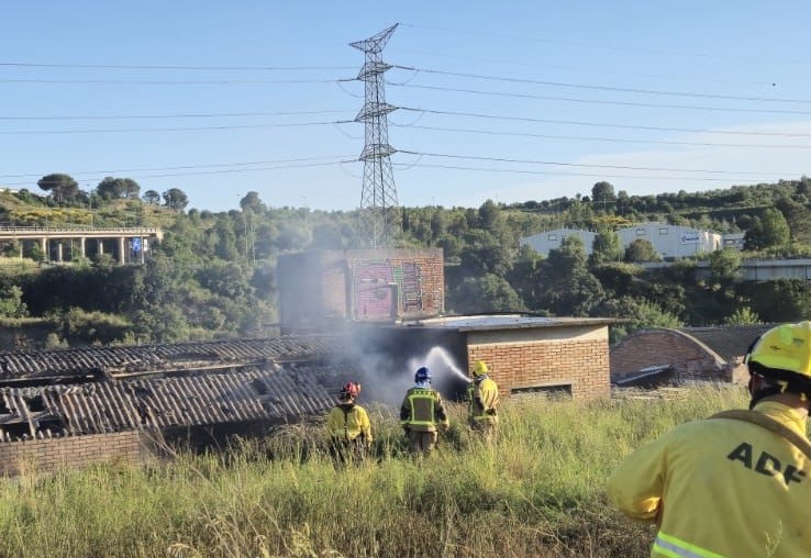 La Bustia incendi naus palets Esparreguera