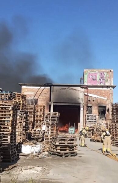 La Bustia incendi naus palets Esparreguera