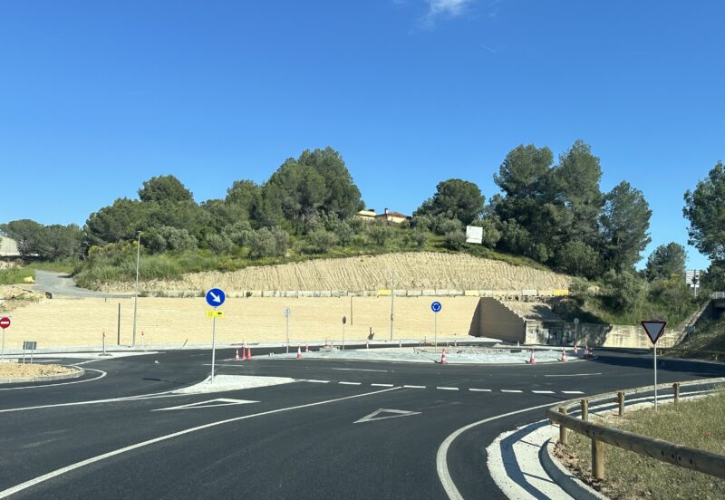 La Bustia oberta segona rotonda BV2433 i vial de la rotonda B224 Sant Esteve a Martorell maig 2025