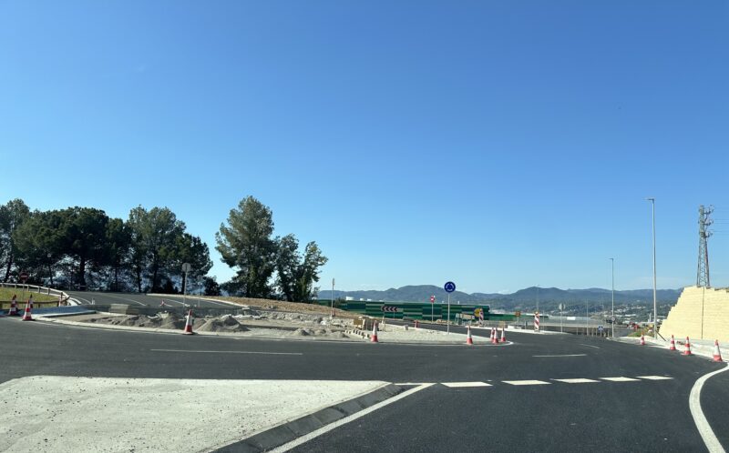 La Bustia oberta segona rotonda BV2433 i vial de la rotonda B224 Sant Esteve a Martorell maig 2025