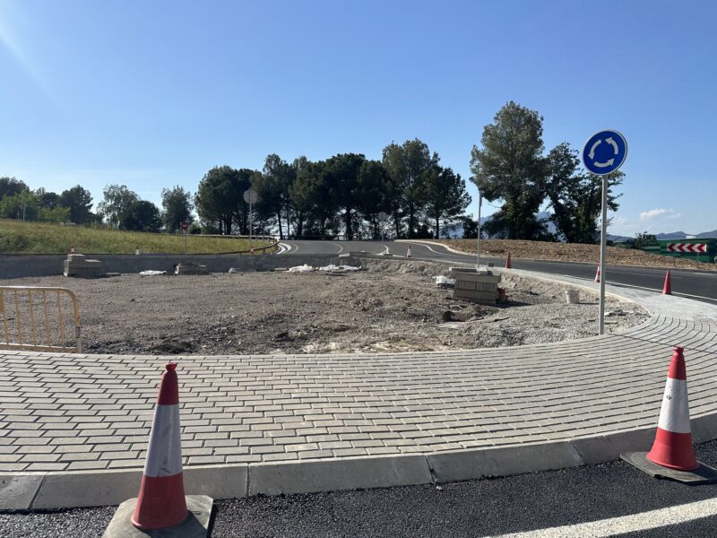 La Bustia oberta segona rotonda BV2433 i vial de la rotonda B224 Sant Esteve a Martorell maig 2025